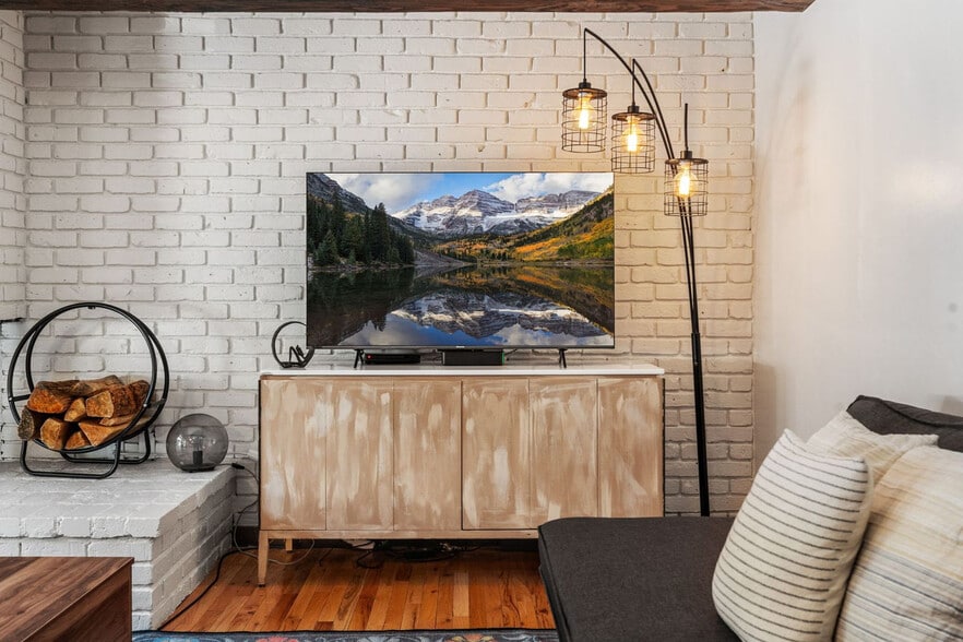 Building Photo - 1039 E Cooper Ave