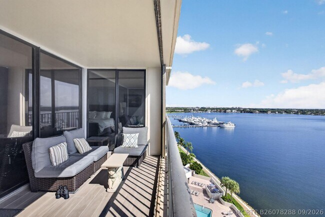 Building Photo - 126 Lakeshore Dr