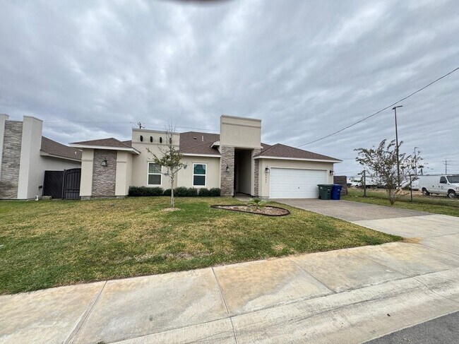 Building Photo - 6002 Amir Dr