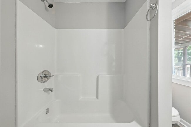 Building Photo - Spacious 3 bedroom home with finished base...