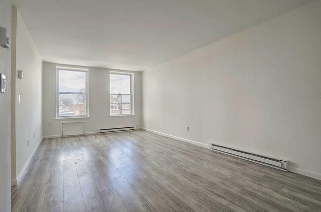 Building Photo - 502 Central Ave