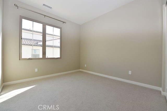 Building Photo - 338 Floral View