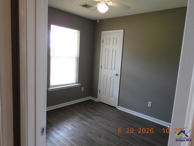 Building Photo - 227 West Wrasling Way