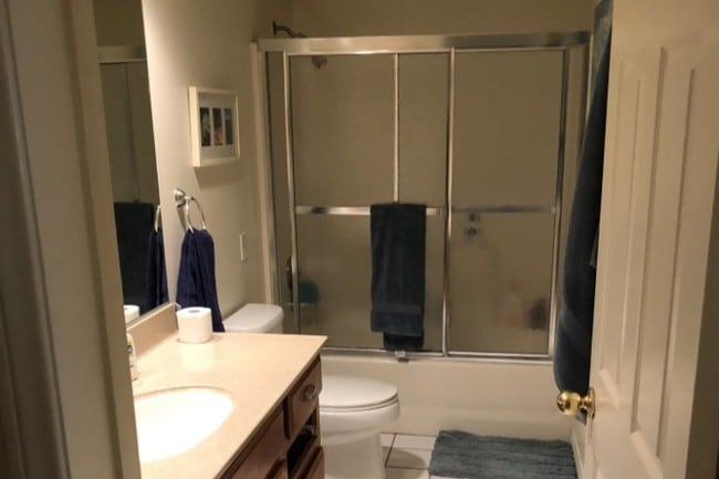 Bathroom - 17 Voyage St