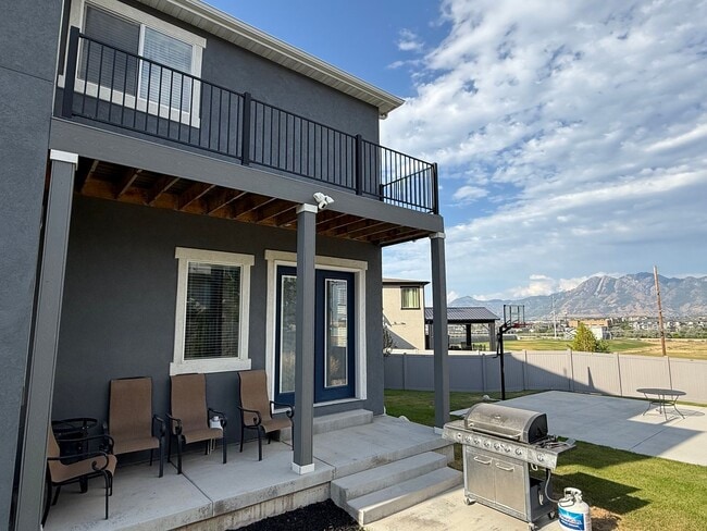 Building Photo - Luxury 7-Bedroom Home with Office, Dayligh...