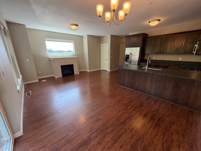 Building Photo - Beautifully Updated 3-Bed, 2.5-Bath Home in Prime Wilsonville Location! - Water/Sewer/Trash Included