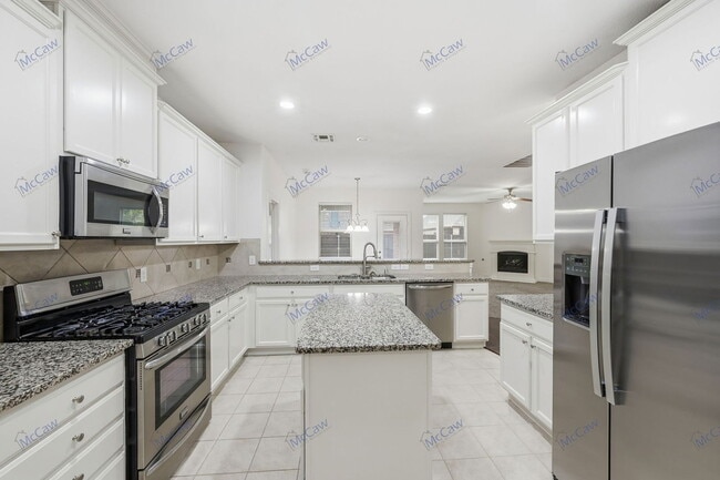 Building Photo - 3808 Hazelhurst Dr