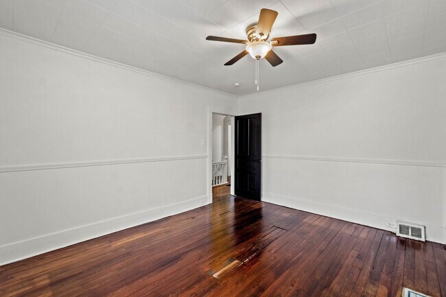 Building Photo - AVAILABLE MAY 1ST!! STUNNING 3 BEDROOM, MUST SEE!