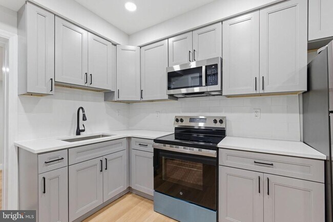 Building Photo - 2125 N 28th St