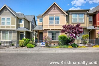 Building Photo - Lovely 3 BD* 2.5 Arbor Station Townhome Av...
