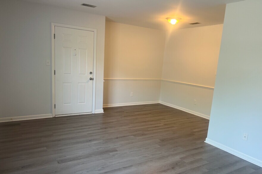 Building Photo - 709 Montclair Dr