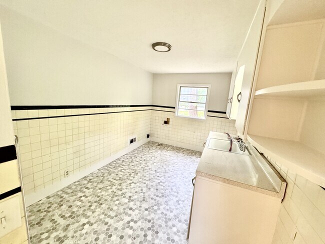 Building Photo - 4725 N 60th St
