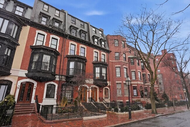 Building Photo - 227 Marlborough St