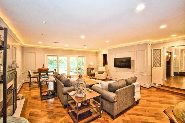 Building Photo - 565 Juneberry Rd