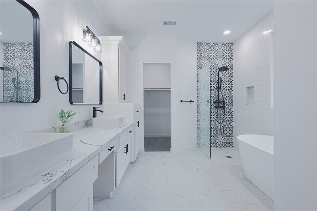 Building Photo - 17527 Sandy Cliffs Dr