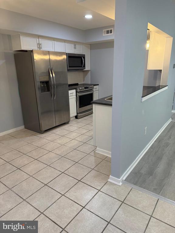 Building Photo - 313 Gregorys Way