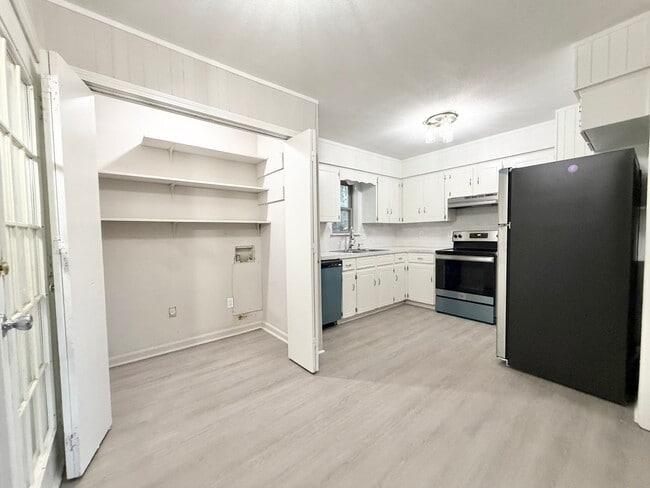 Building Photo - 92 Sycamore Cir