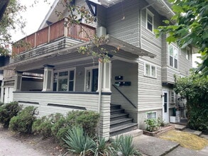 Building Photo - Buckman Neighborhood; Great Space; Easy to call Home
