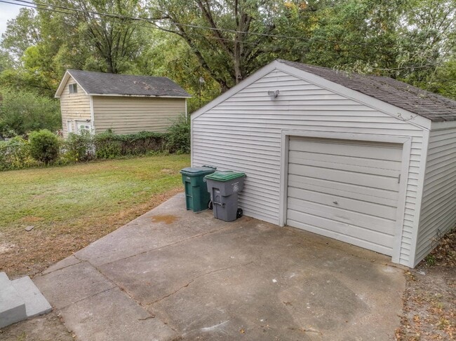 Building Photo - Charming 3-Bedroom Home with Modern Upgrades and Spacious Backyard in a Peaceful Neighborhood