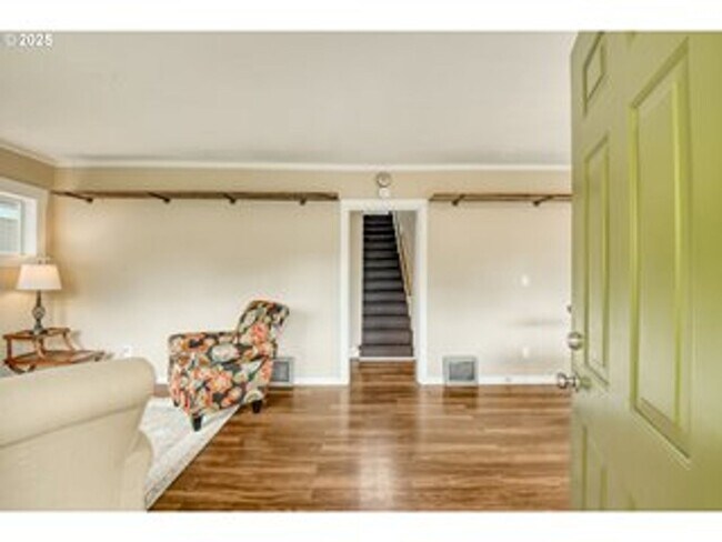 Building Photo - 1174000