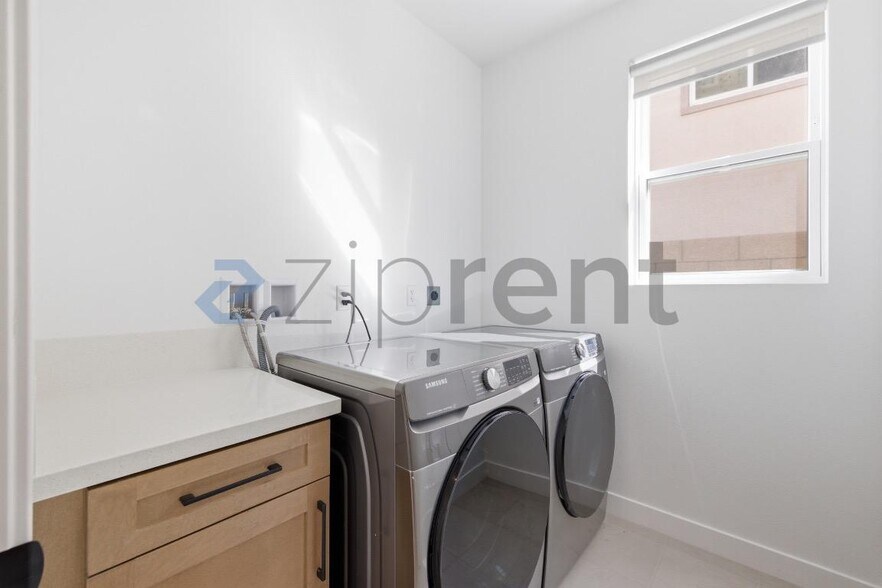 Building Photo - 75249 Buckley Dr