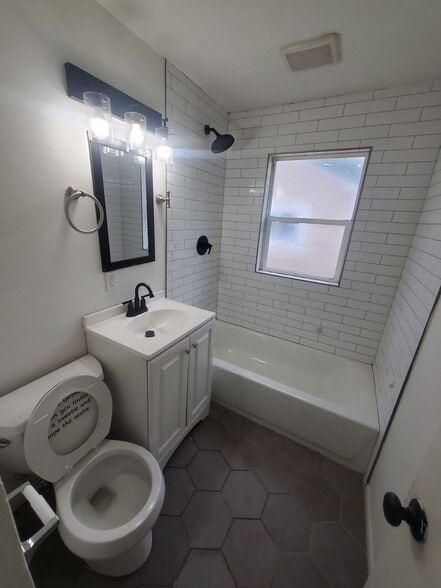 Building Photo - 4238 N 42nd Pl