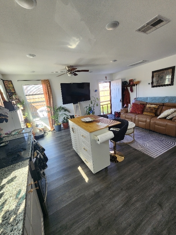 Building Photo - 5212 Ina St