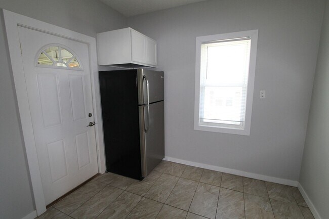 Building Photo - Lovely South Omaha Home. Available Soon!  Appliances Included