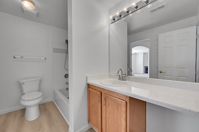 Building Photo - $1,845.95- 2 Bed, 2 Bath Condo in Aurora with AC and In Unit Laundry!