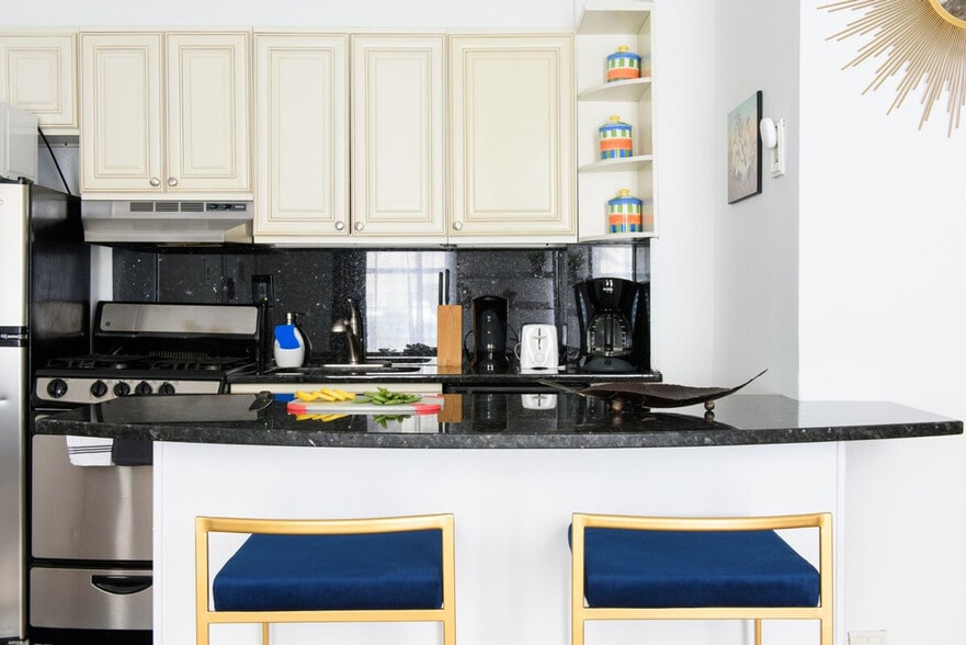 Building Photo - 233 E 26th St