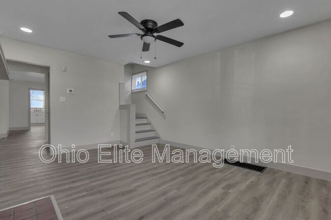 Building Photo - 807 E Deshler Ave