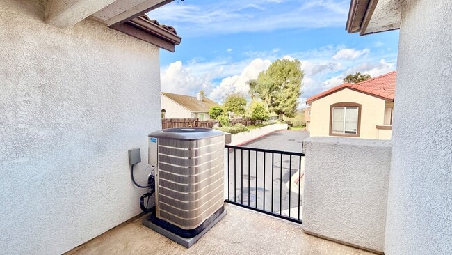 Building Photo - Bright & Lovely Two Story Townhome in the VistaMonte at San Luis Rey HOA Community of Oceanside!