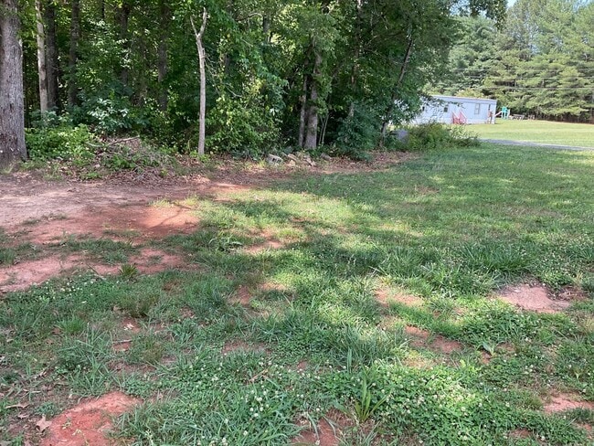 Building Photo - Cute Doublewide Home For Rent In West Lincoln County