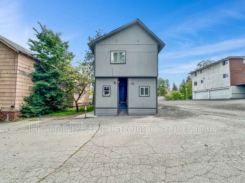 Building Photo - 712 S Maple St