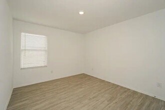 Building Photo - 121 Parish Ln