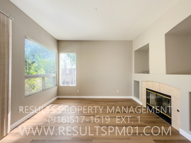 Building Photo - Lovely 4 bedroom Roseville home Olympus po...