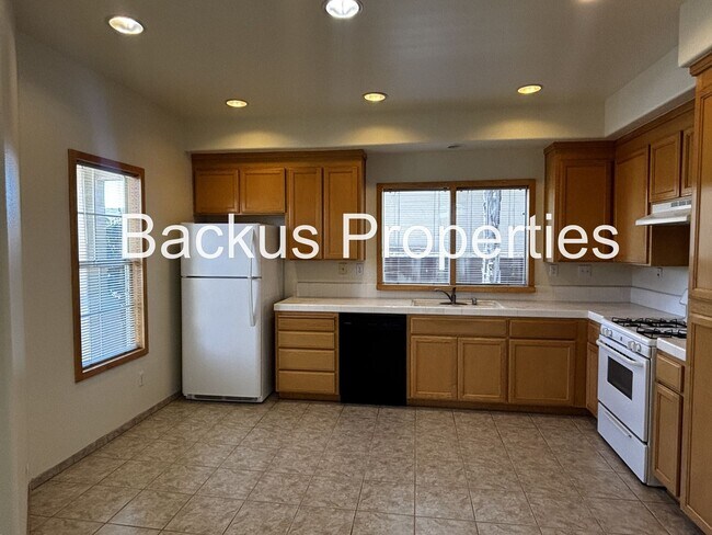 Building Photo - Wonderful two bedroom home close to Constitution shopping center