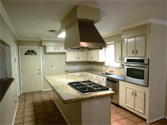 Building Photo - 2212 S Belmont Dr