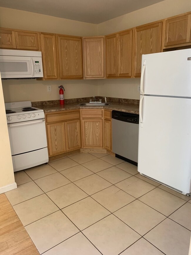 Building Photo - 1849 Willington St