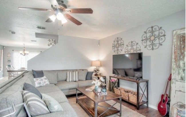 Building Photo - 3 Bed, 2 1/2 Bath with Large Yard