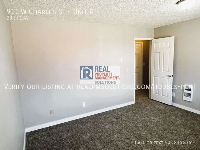 Building Photo - 911 Charles St