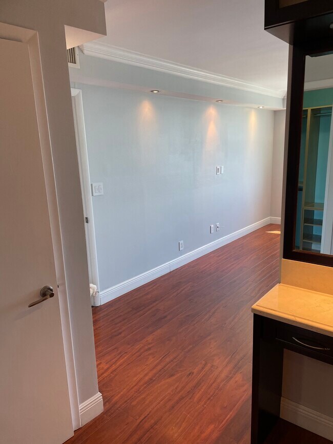 Building Photo - 3015 N Ocean Blvd