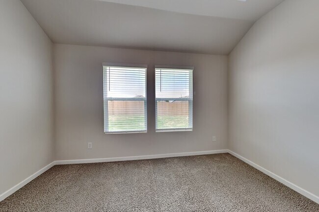 Building Photo - 2921 Ember Dr