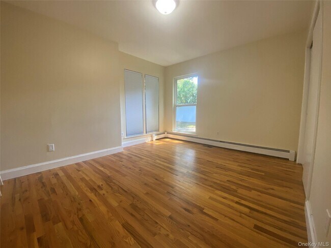 Building Photo - 15 Crestview Dr