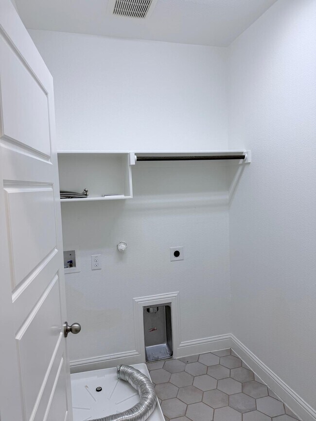 Building Photo - 4717 Piedras Lanzar Dr