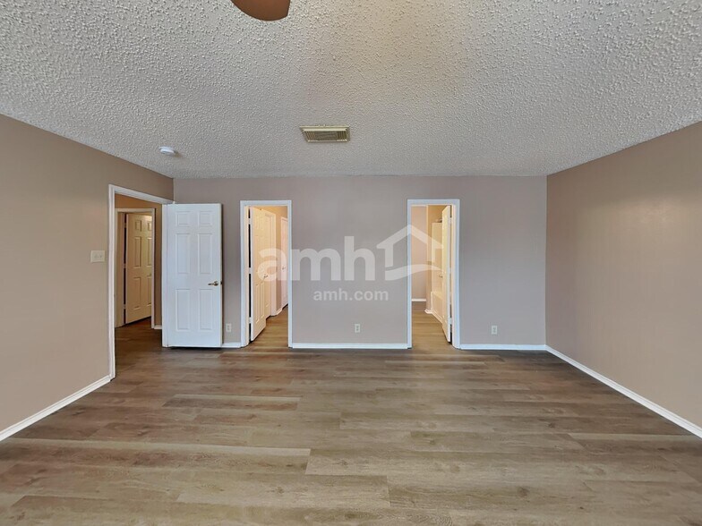 Building Photo - 769 Willow Crossing