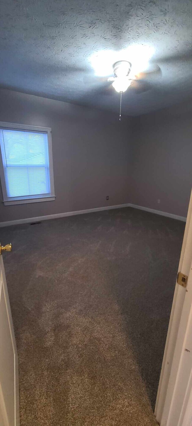 Building Photo - 549 N Belmont Ave