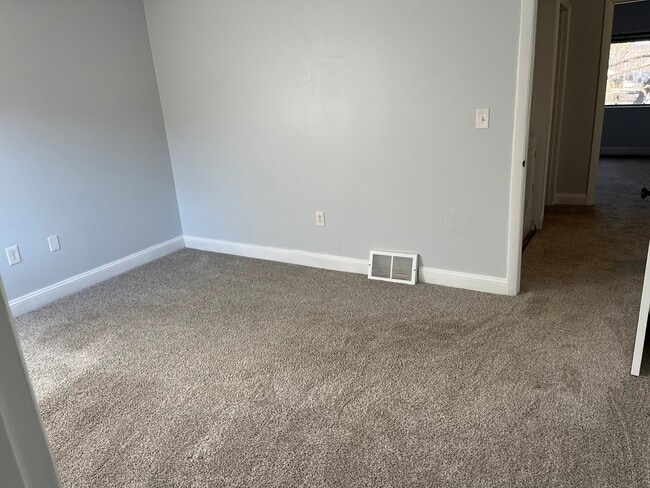 Building Photo - 37 Highwood Dr