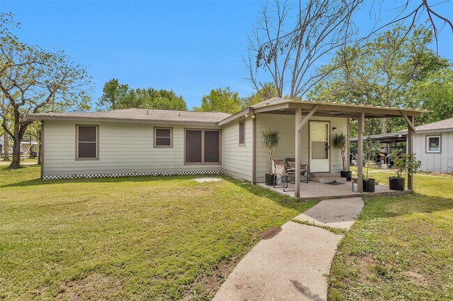 Building Photo - 1725 Strawn Rd