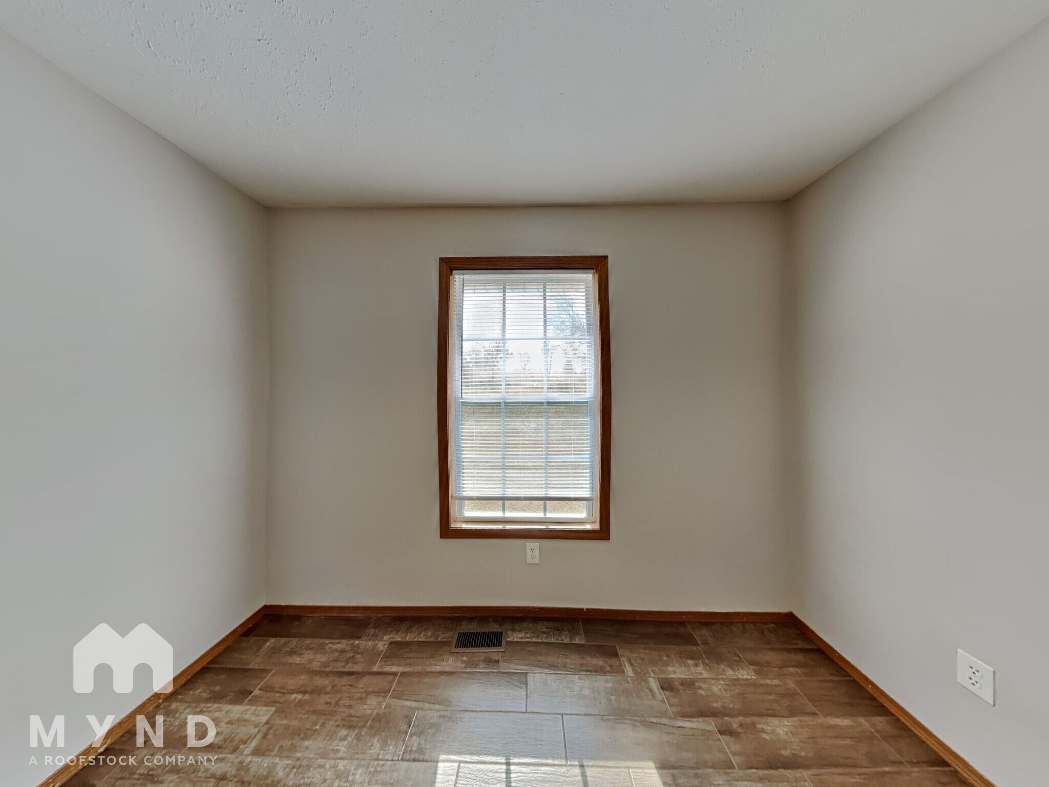 Building Photo - 1000 W Snider St